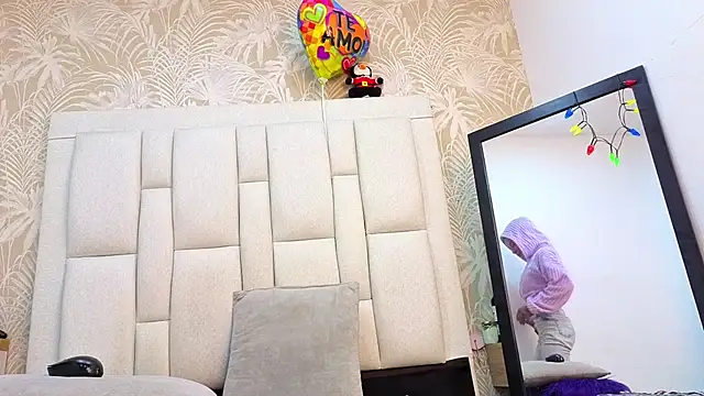 Snapshot of dafnnelewis chatting on February 9, 2026, 11:19 am dafnnelewis online show from February 9, 2026, 11:19 am