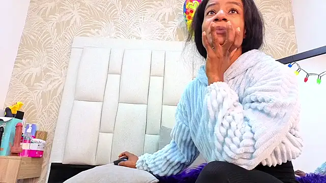 Snapshot of dafnnelewis chatting on January 7, 2026, 11:15 am dafnnelewis online show from January 7, 2026, 11:15 am