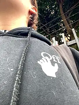 Maggie Geller online show from November 19, 2025, 4:40 pm