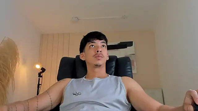 ISAAC CRYSTON online show from November 6, 2025, 8:02 pm