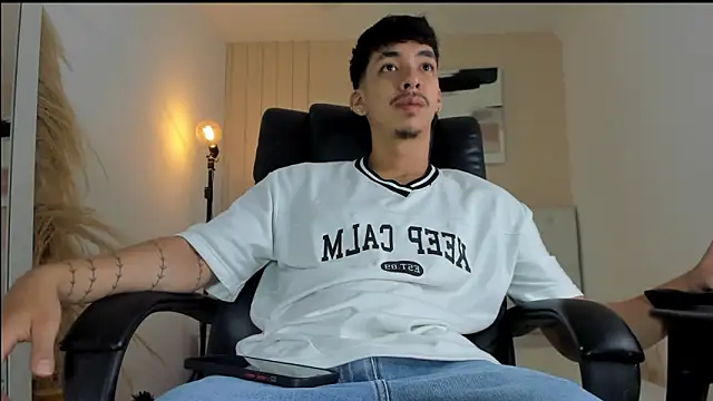 ISAAC CRYSTON online show from December 1, 2025, 8:42 pm