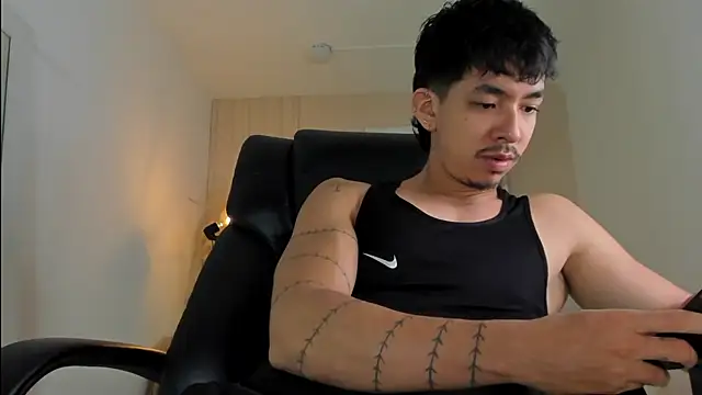 ISAAC CRYSTON online show from December 22, 2025, 7:58 pm