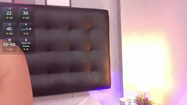 Snapshot of MarianaGiiiL chatting on December 17, 2025, 12:21 pm MarianaGiiiL online show from December 17, 2025, 12:21 pm