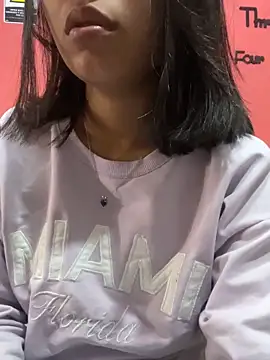 Snapshot of julieta_fn chatting on June 1, 2026, 2:28 pm julieta fn online show from June 1, 2026, 2:28 pm