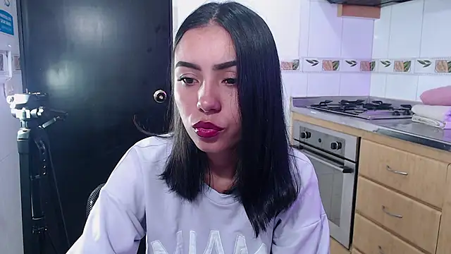 Snapshot of julieta_fn chatting on May 11, 2026, 3:29 pm julieta fn online show from May 11, 2026, 3:29 pm