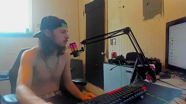 nuttyking2022 online show from February 4, 2025, 6:06 pm