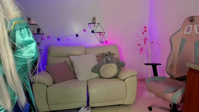 Snapshot of Neekito_ chatting on October 31, 2025, 8:38 pm Neekito online show from October 31, 2025, 8:38 pm