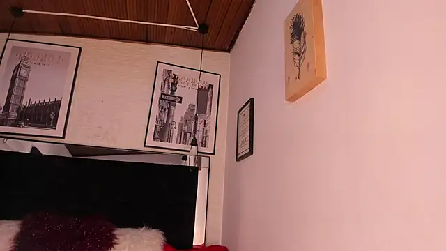 Snapshot of tylla_ chatting on December 5, 2025, 3:49 am tylla online show from December 5, 2025, 3:49 am