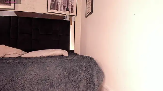 Snapshot of tylla_ chatting on November 13, 2025, 4:16 am tylla online show from November 13, 2025, 4:16 am