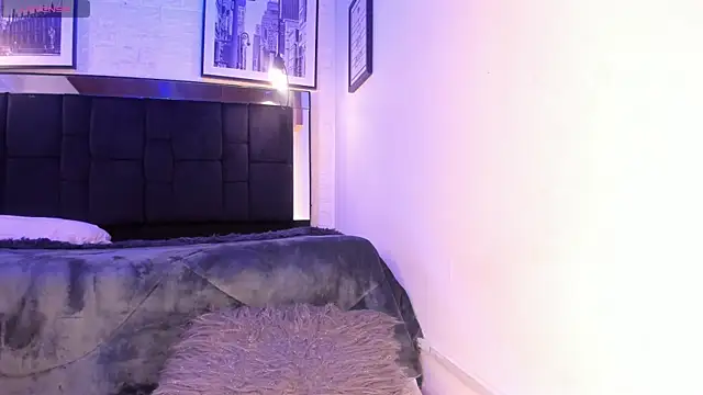 Snapshot of tylla_ chatting on November 22, 2025, 4:00 am tylla online show from November 22, 2025, 4:00 am