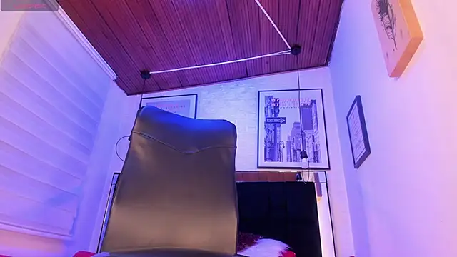 Snapshot of tylla_ chatting on November 29, 2025, 4:12 am tylla online show from November 29, 2025, 4:12 am