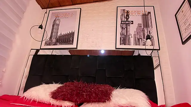 Snapshot of tylla_ chatting on December 3, 2025, 3:51 am tylla online show from December 3, 2025, 3:51 am