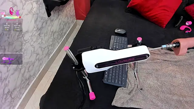 IVISBOUNCYASS online show from April 11, 2026, 1:37 pm