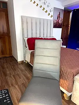 Snapshot of Madissonlove_1 chatting on December 14, 2025, 10:37 pm Madissonlove 1 online show from December 14, 2025, 10:37 pm