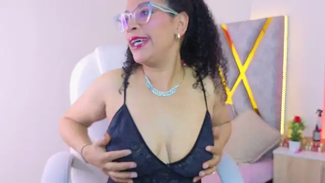 Snapshot of Cintiia_Holmes chatting on March 31, 2026, 1:07 am Cintiia Holmes online show from March 31, 2026, 1:07 am