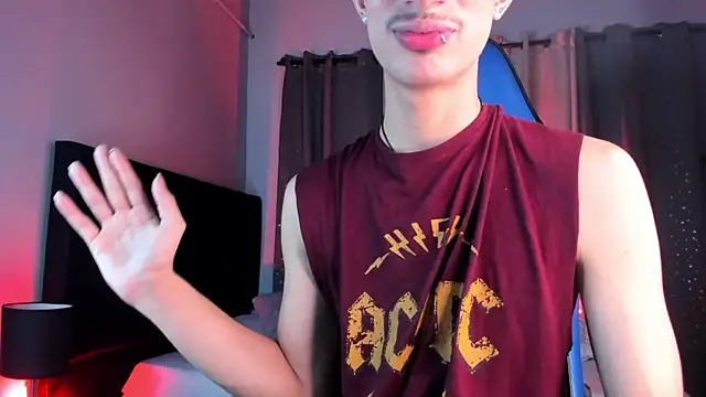 NovaaWheler online show from October 3, 2025, 7:26 pm