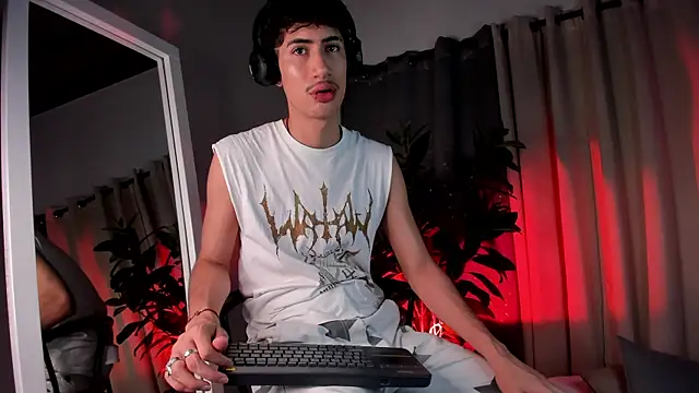 NovaaWheler online show from October 13, 2025, 8:21 pm