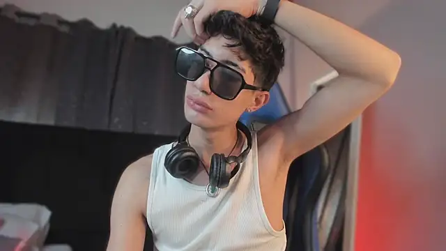 Snapshot of NovaaWheler chatting on May 9, 2026, 12:08 pm NovaaWheler online show from May 9, 2026, 12:08 pm