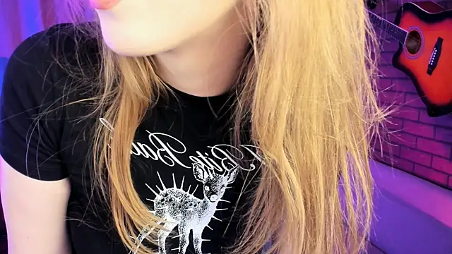 Snapshot of DariaTate chatting on April 15, 2026, 11:38 am DariaTate online show from April 15, 2026, 11:38 am