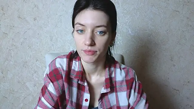 roxy riot  online show from March 18, 2025, 1:24 am