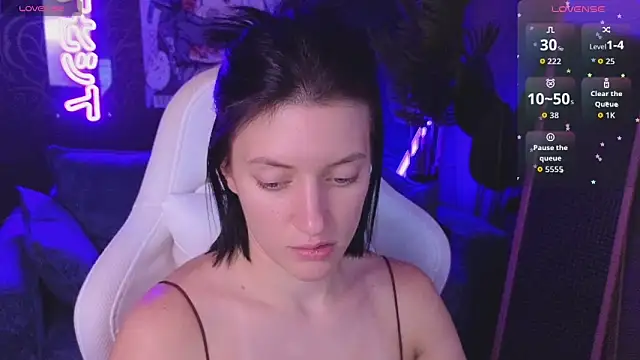 Snapshot of roxy_riot_ chatting on April 6, 2026, 5:08 am roxy riot online show from April 6, 2026, 5:08 am