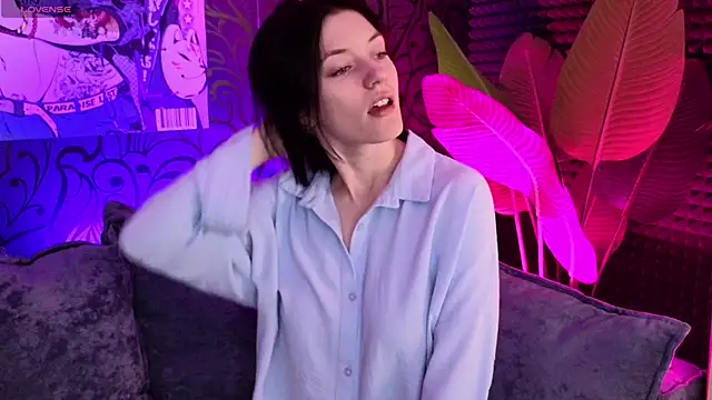 roxy riot  online show from September 21, 2025, 1:33 am