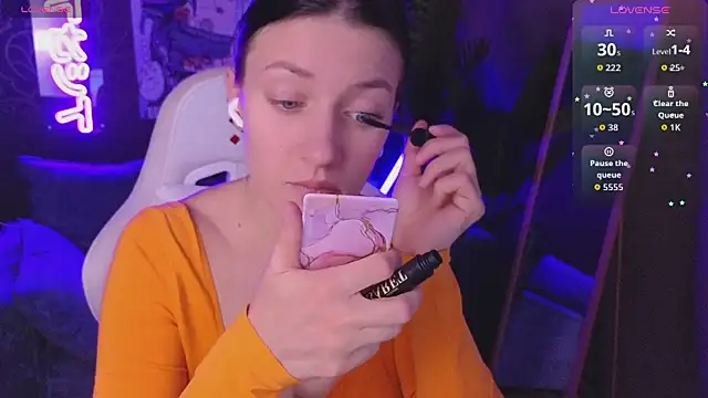 Snapshot of roxy_riot_ chatting on April 14, 2026, 1:32 am roxy riot online show from April 14, 2026, 1:32 am