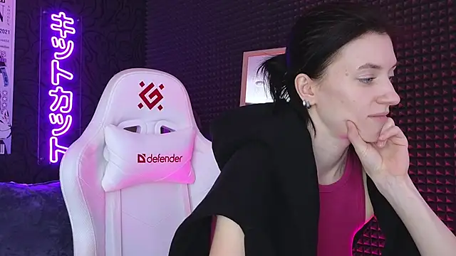 roxy riot  online show from March 3, 2025, 4:32 am