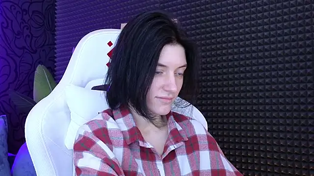 roxy riot  online show from March 15, 2025, 7:20 am