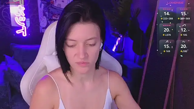 Snapshot of roxy_riot_ chatting on April 4, 2026, 1:34 am roxy riot online show from April 4, 2026, 1:34 am