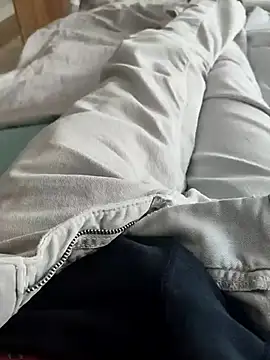 emremodel online show from March 23, 2026, 9:31 am