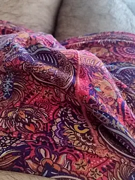 emremodel online show from April 1, 2026, 1:52 pm