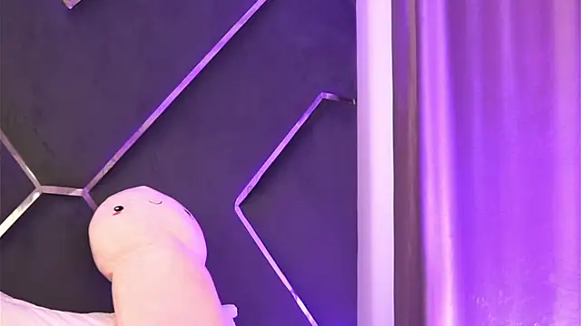 Snapshot of LilaRoses chatting on January 18, 2026, 6:28 am LilaRoses online show from January 18, 2026, 6:28 am