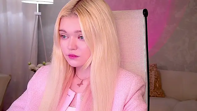 Snapshot of AdeleCartier chatting on April 18, 2026, 12:46 am AdeleCartier online show from April 18, 2026, 12:46 am