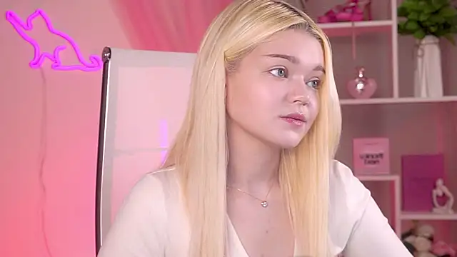 Snapshot of AdeleCartier chatting on April 24, 2026, 2:57 am AdeleCartier online show from April 24, 2026, 2:57 am
