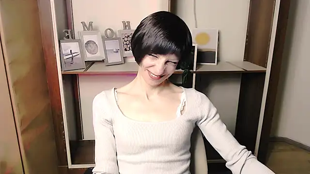 Snapshot of _AngeliaFlow_ chatting on November 19, 2025, 7:41 am AngeliaFlow online show from November 19, 2025, 7:41 am