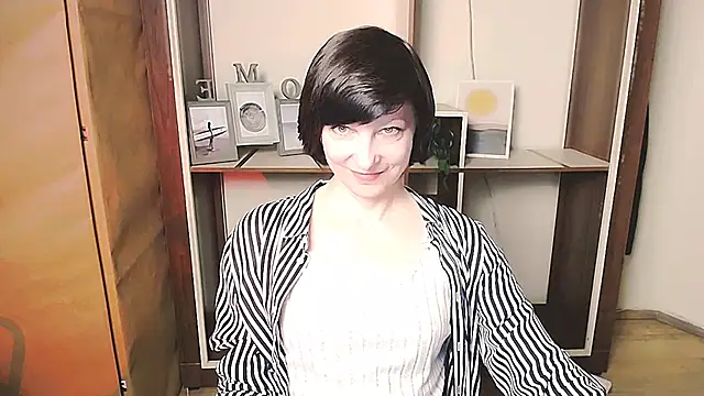 Snapshot of _AngeliaFlow_ chatting on April 27, 2026, 8:34 am AngeliaFlow online show from April 27, 2026, 8:34 am