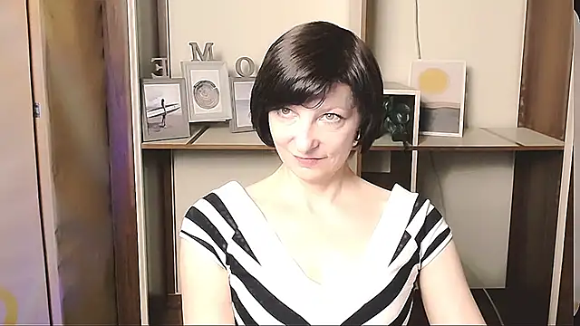 Snapshot of _AngeliaFlow_ chatting on April 30, 2026, 8:32 am AngeliaFlow online show from April 30, 2026, 8:32 am