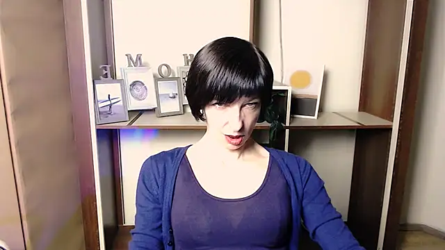 Snapshot of _AngeliaFlow_ chatting on December 1, 2025, 11:33 am AngeliaFlow online show from December 1, 2025, 11:33 am