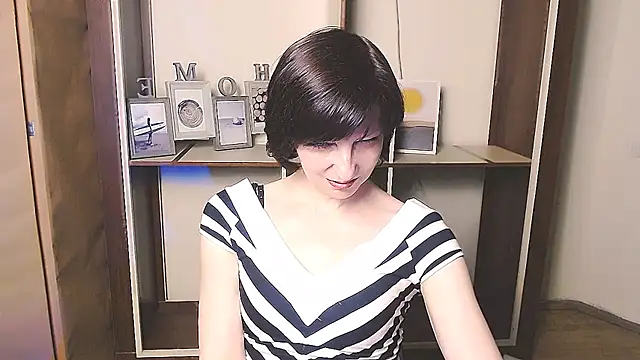 Snapshot of _AngeliaFlow_ chatting on April 23, 2026, 12:29 pm AngeliaFlow online show from April 23, 2026, 12:29 pm