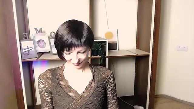 Snapshot of _AngeliaFlow_ chatting on November 10, 2025, 7:46 am AngeliaFlow online show from November 10, 2025, 7:46 am