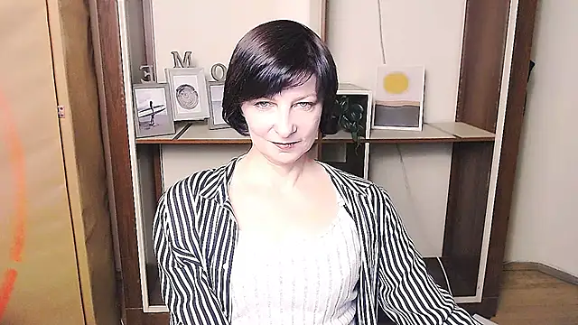 Snapshot of _AngeliaFlow_ chatting on April 15, 2026, 8:20 am AngeliaFlow online show from April 15, 2026, 8:20 am