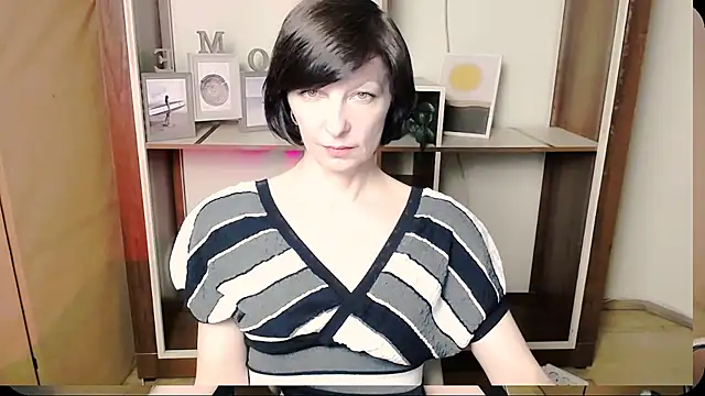 Snapshot of _AngeliaFlow_ chatting on May 25, 2026, 8:13 am AngeliaFlow online show from May 25, 2026, 8:13 am