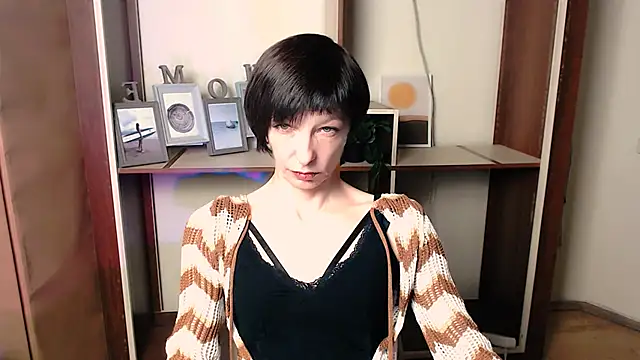 Snapshot of _AngeliaFlow_ chatting on November 15, 2025, 8:07 am AngeliaFlow online show from November 15, 2025, 8:07 am