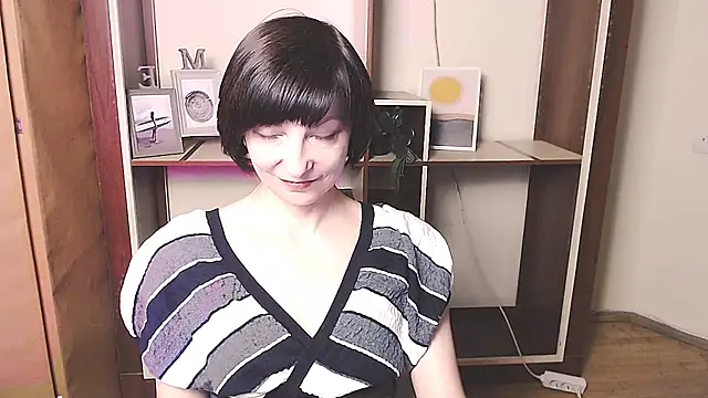Snapshot of _AngeliaFlow_ chatting on April 22, 2026, 8:21 am AngeliaFlow online show from April 22, 2026, 8:21 am