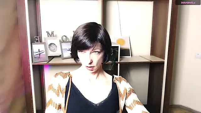 Snapshot of _AngeliaFlow_ chatting on October 31, 2025, 7:27 am AngeliaFlow online show from October 31, 2025, 7:27 am