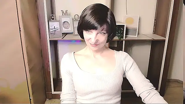 Snapshot of _AngeliaFlow_ chatting on May 5, 2026, 8:28 am AngeliaFlow online show from May 5, 2026, 8:28 am
