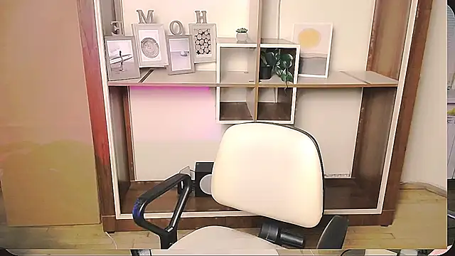 Snapshot of _AngeliaFlow_ chatting on May 8, 2026, 8:29 am AngeliaFlow online show from May 8, 2026, 8:29 am