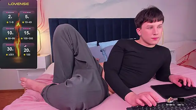 Snapshot of AdrianoAubert chatting on September 20, 2025, 10:31 am AdrianoAubert online show from September 20, 2025, 10:31 am