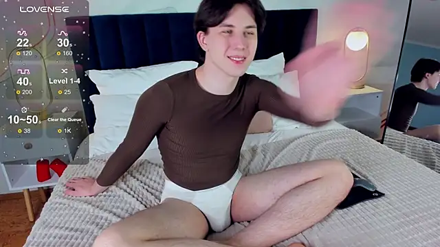 Snapshot of AdrianoAubert chatting on March 23, 2025, 6:47 am AdrianoAubert online show from March 23, 2025, 6:47 am